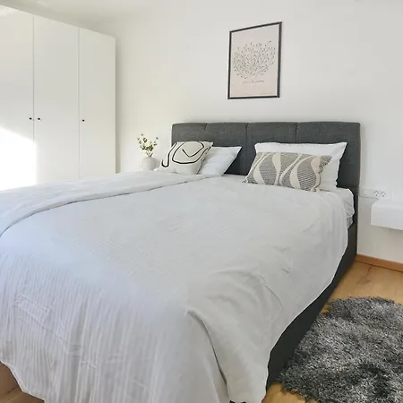 Urban Premium Aparthotel 3*